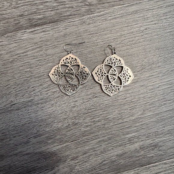 Kendra Scott logo Dawn earrings - Picture 6 of 7